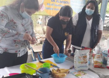Madres de familia se instruyen en la preparación de alimentos nutritivos