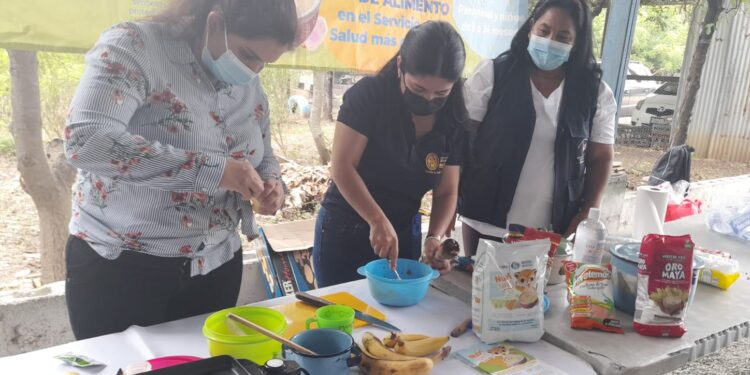 Madres de familia se instruyen en la preparación de alimentos nutritivos