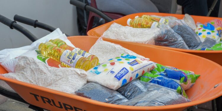 Más de 3 mil familias de Salamá reciben dotación de alimentos