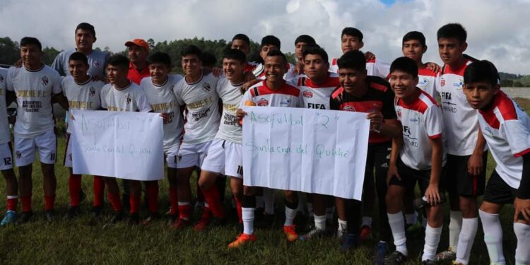 Jóvenes quichelenses participan en Vamos por el Mundialito GT