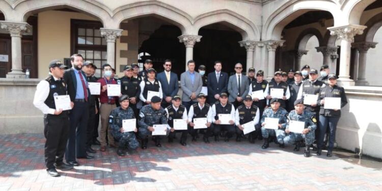 Agentes fortalecen conocimientos para combatir el contrabando aduanero