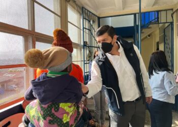 Migración brinda atención a migrantes que sufrieron accidente en Santa Rosa