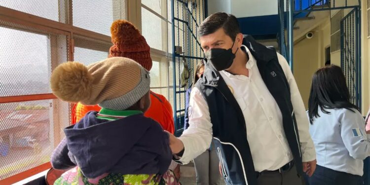 Migración brinda atención a migrantes que sufrieron accidente en Santa Rosa