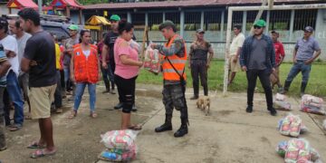 Segunda Brigada de Infantería entregó ayuda a pobladores de Izabal. Foto: Ejército de Guatemala