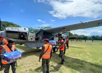 Se inicia traslado de ayuda humanitaria vía aérea para guatemaltecos afectados en Izabal y Zacapa