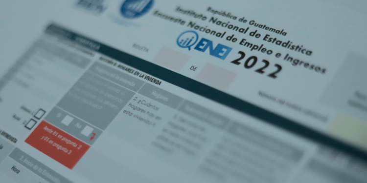 Boleta para encuesta consta de 7 capítulos. /Foto: Noé Pérez