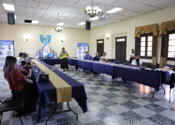 Capacitan a sector de turismo de Alta Verapaz sobre prevención de explotación sexual infantil