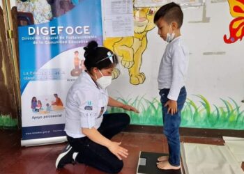 Desarrollan jornadas de peso y talla en escuelas