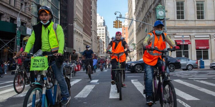 Nueva York habilitará lugares de descanso para repartidores de comida