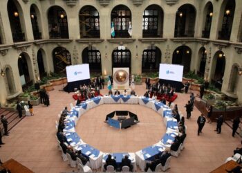 Líderes de entidades religiosas participan en mesa multirreligiosa