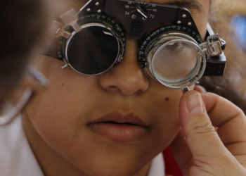 Concientizan a la población sobre la importancia de cuidar la salud visual