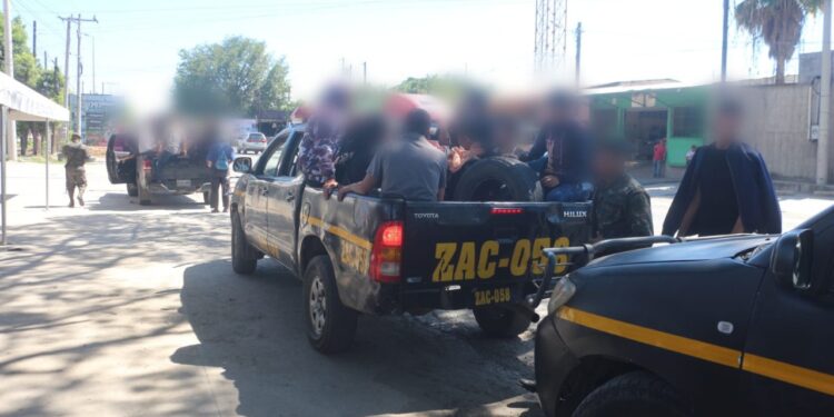 Remiten a Migración a extranjeros por movilización irregular