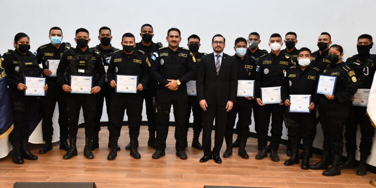 PNC fortalece capacidades en materia de defraudación y contrabando aduaneros