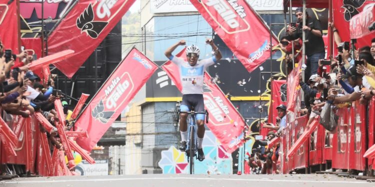 Jimmy Montenegro triunfa y Mardoqueo Vásquez sigue de líder