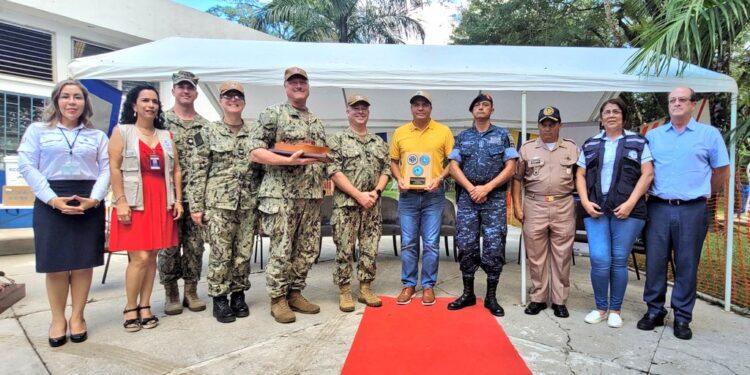 Clausuran jornada médica del buque hospital USNS Comfort