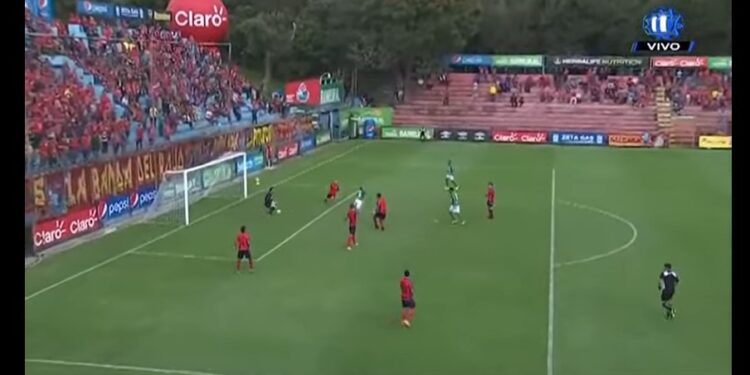 Carlos Mejía, exjugador de Comunicaciones