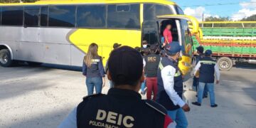 PNC reporta la detención de tres presuntos coyotes en ruta al Atlántico