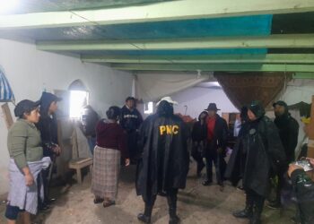 PNC asiste a pobladores afectados por la depresión tropical Julia