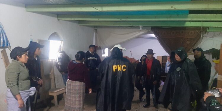 PNC asiste a pobladores afectados por la depresión tropical Julia