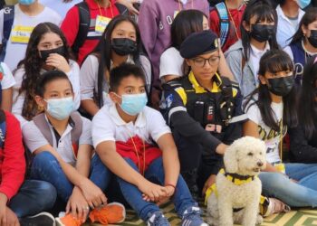 Estudiantes visitaron las instalaciones de la Dirección General de la PNC. /Foto: PNC