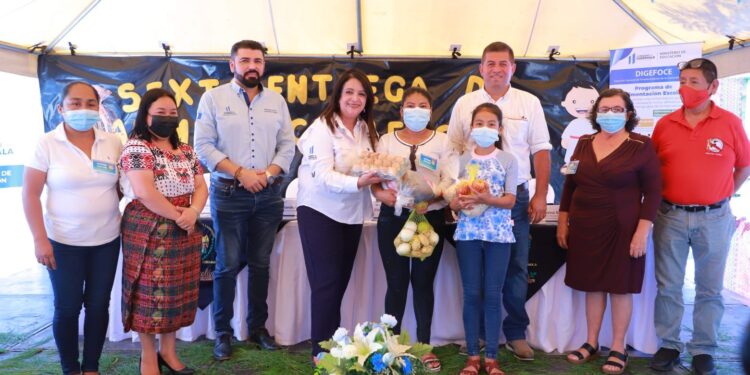 Sexta entrega de alimentación escolar inició el pasado 19 de septiembre. /Foto: Mineduc