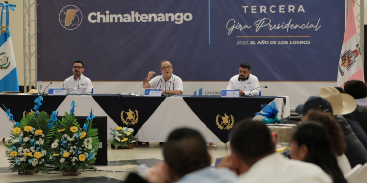 Tercera gira presidencial: Gobierno ha invertido más de 4 mil 600 millones de quetzales en Chimaltenango