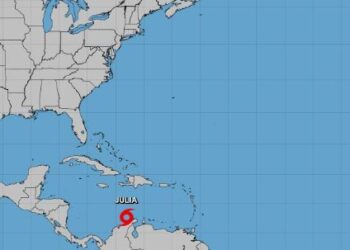 Mandatario gira instrucciones para dar respuesta a posible impacto de tormenta tropical Julia