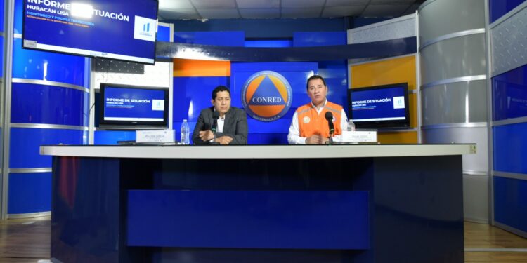 Brindan detalles del desplazamiento del huracán Lisa sobre el territorio