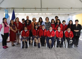 Firman convenio para fortalecer las habilidades lingüísticas en docentes y alumnos