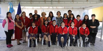 Firman convenio para fortalecer las habilidades lingüísticas en docentes y alumnos