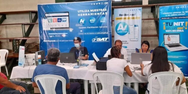 Jornada móvil para promover cumplimiento de obligaciones tributarias llega a Quetzaltenango