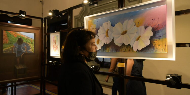 Inauguran exposición “Entre estecos, pinceles y grafitos”