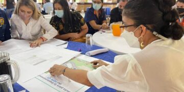 Verifican implementación de planes de desarrollo municipal