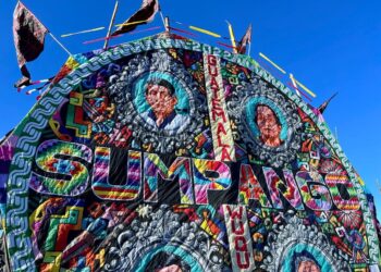 Sumpango se viste de colores con los tradicionales barriletes gigantes