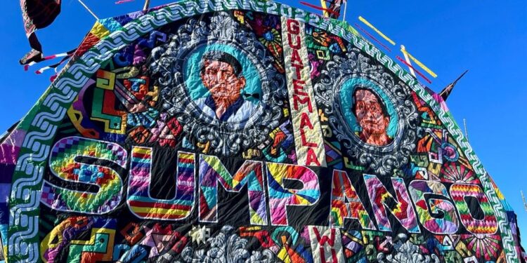 Sumpango se viste de colores con los tradicionales barriletes gigantes