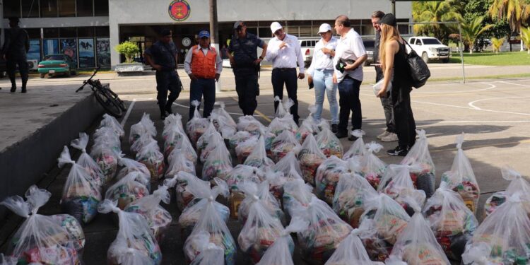 Continúa asistencia humanitaria a familias afectadas por las lluvias en Izabal