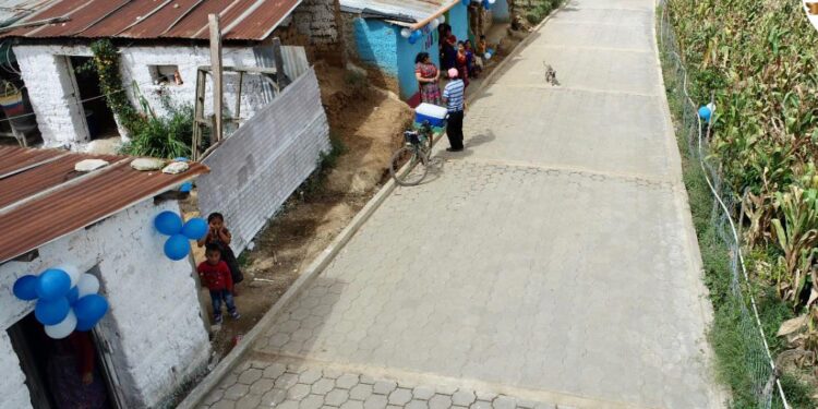 Proyecto vial contribuye al progreso de San Juan Comalapa