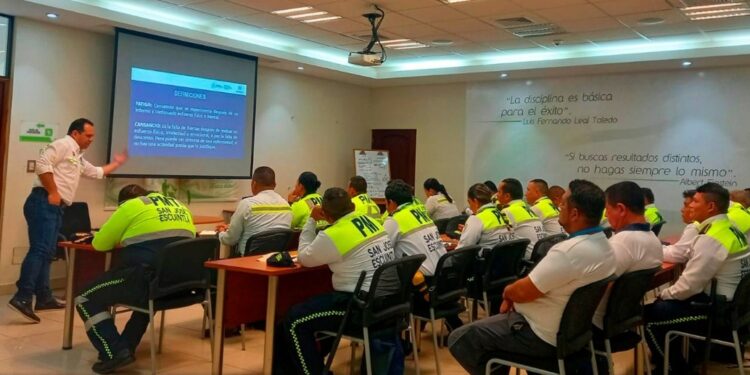 Fortalecen conocimientos de agentes policiales de Escuintla