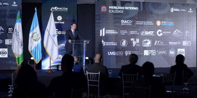 Presentan avances de economía nacional en Investment Summit