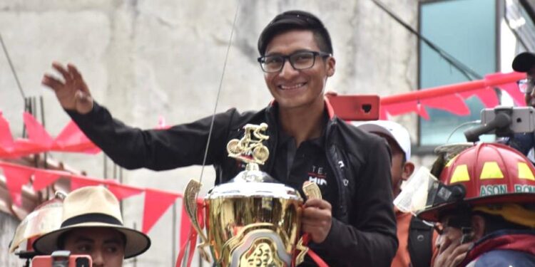 Mardoqueo Vásquez, bicampeón de la Vuelta a Guatemala, llega a Totonicapán
