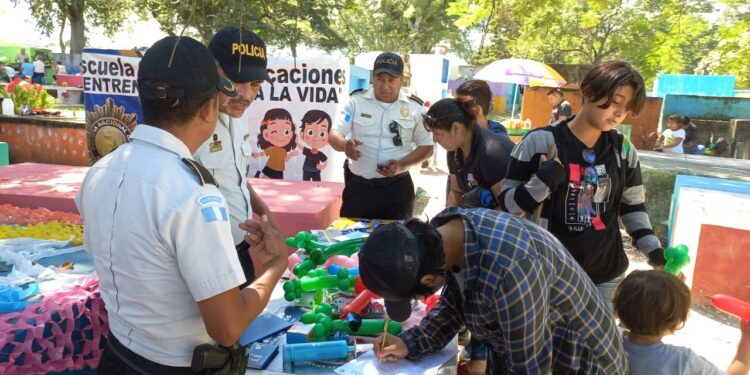 Invitan a curso vacacional policial para jóvenes en Petén