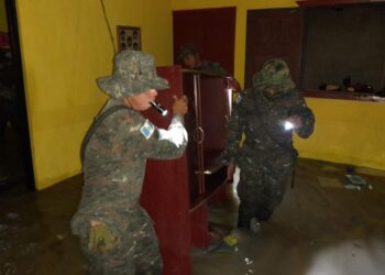 Brindan asistencia a personas afectadas por lluvias en comunidades de Petén