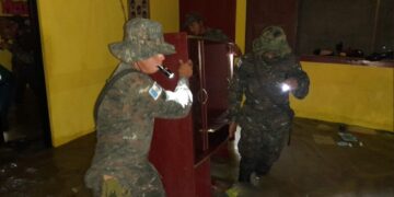 Brindan asistencia a personas afectadas por lluvias en comunidades de Petén