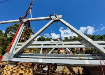 Cuerpo de Ingenieros avanza en instalación de puente tipo “Warren” en Tamahú, Alta Verapaz