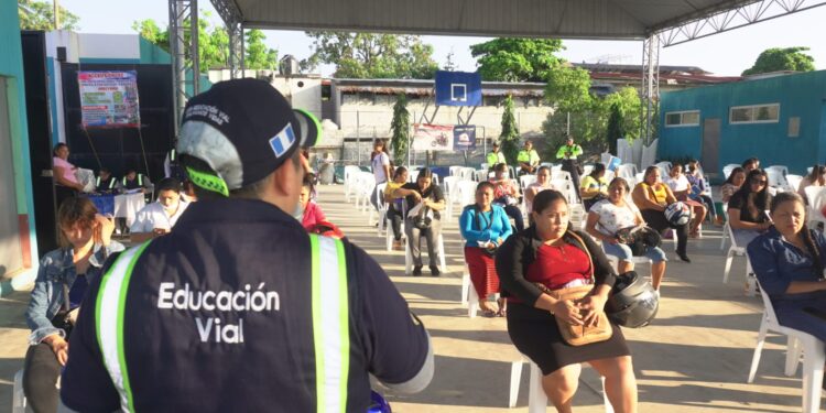 Capacitaciones de educación vial se efectúan en todo el territorio nacional. /Foto: Tránsito PNC
