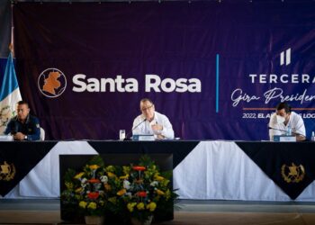 El mandatario se reunió con gobernadores y alcaldes de Santa Rosa el 26 de noviembre.