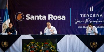 El mandatario se reunió con gobernadores y alcaldes de Santa Rosa el 26 de noviembre.