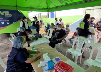 El programa doctor móvil atiende a guatemaltecos en la ciudad capital.