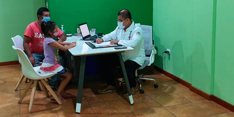 El seguro médico escolar atiende a estudiantes de primaria y preprimaria.