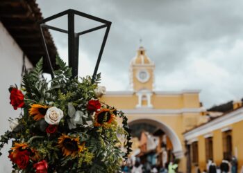 Llevan a cabo Festival de las Flores en Antigua Guatemala